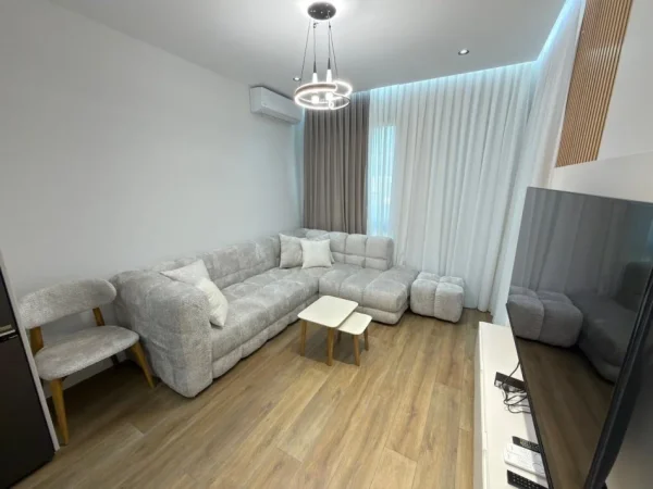 Tirane, jepet me qera apartament 1+1 Kati 6, 500 € 