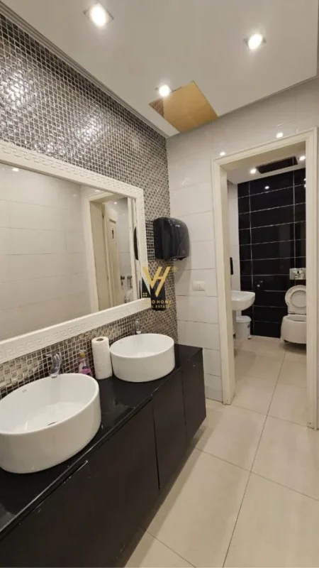 Tirane, shitet ambjent biznesi Kati 0, 120 m² 20.000 € (BLLOK)