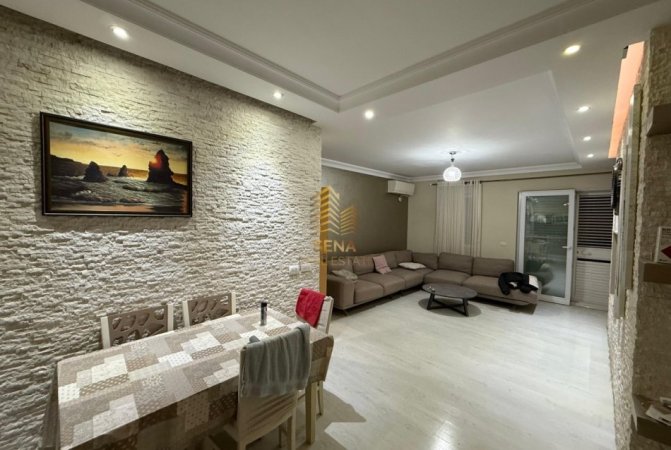 Tirane, shitet apartament 3+1+Ballkon Kati 4, 127 m² 185.000 € (Rruga Kongresi i Manastirit, pas UET)