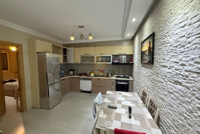 Tirane, shitet apartament 3+1+Ballkon Kati 4, 127 m² 185.000 € (Rruga Kongresi i Manastirit, pas UET)