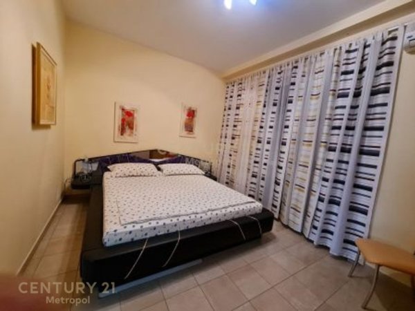 Tirane, jepet me qera apartament 1+1 Kati 3, 70 m² 700 € (Bllok)