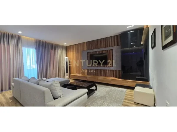 Tirane, jepet me qera apartament 3+1 Kati 8, 170 m² 1.000 € 