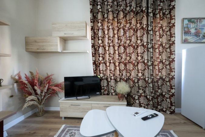 Tirane, jepet me qera apartament 1+1 Kati 3, 350 €