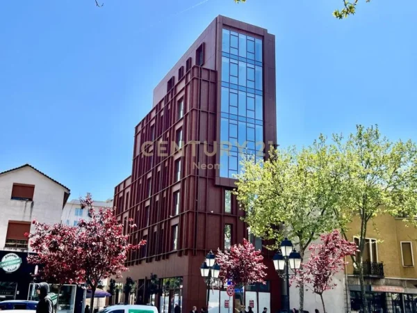 Tirane, jepet me qera ambjent biznesi Kati 7, 70 m² 1.000 € 