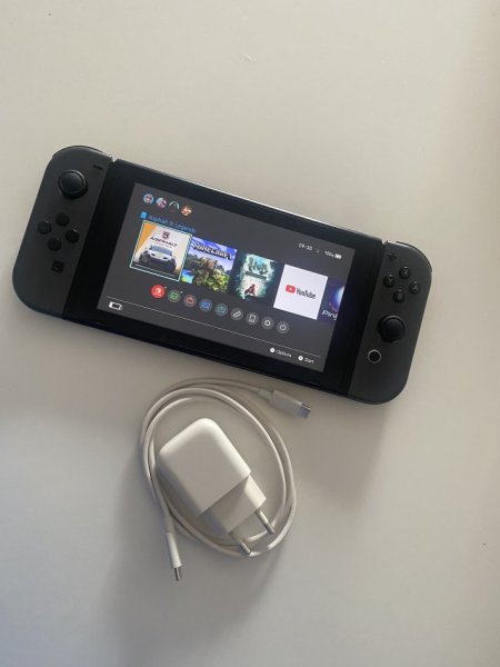 Tirane, shes Nintendo Switch V1