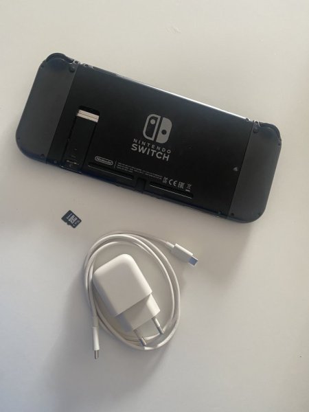 Tirane, shes Nintendo Switch V1