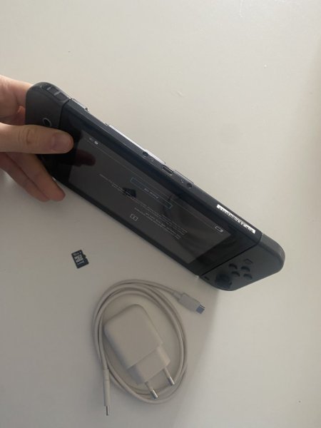 Tirane, shes Nintendo Switch V1