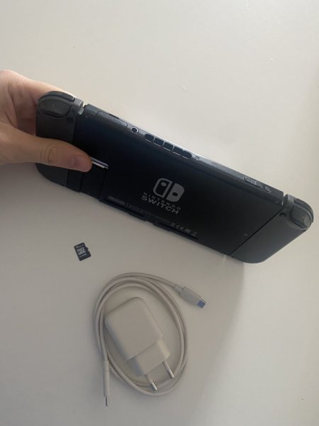 Tirane, shes Nintendo Switch V1