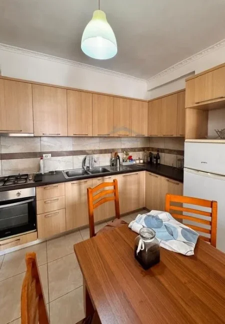 Qera,Apartament 2+1 , Unaza e Re
