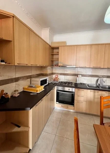 Qera,Apartament 2+1 , Unaza e Re