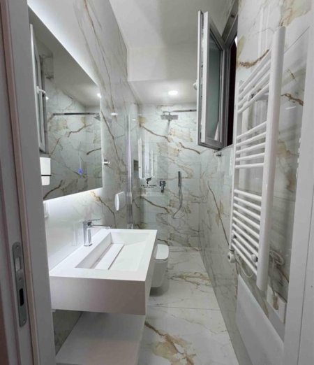 Tirane, jepet me qera apartament 1+1 Kati 2, 70 m² 600 € (RRUGA E KAVAJES)