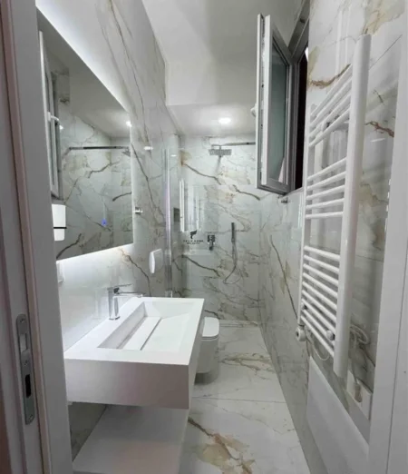 Tirane, jepet me qera apartament 1+1 Kati 2, 70 m² 600 € (RRUGA E KAVAJES)