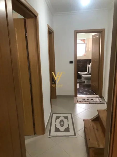 Tirane, jepet me qera apartament 2+1+Ballkon Kati 4, 75 m² 600 € (MYSLYM SHYRI)