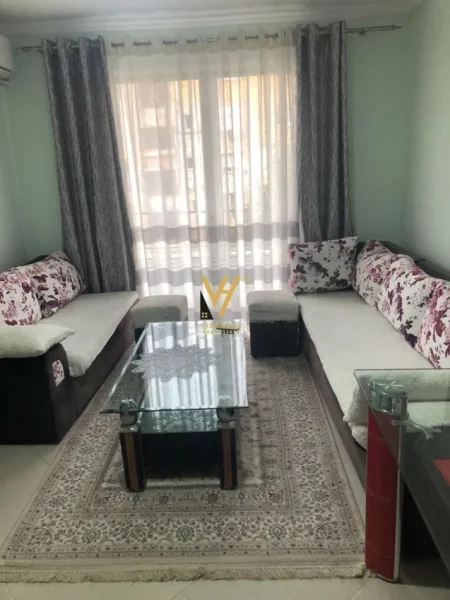 Tirane, jepet me qera apartament 2+1+Ballkon Kati 4, 75 m² 600 € (MYSLYM SHYRI)