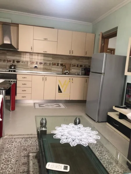 Tirane, jepet me qera apartament 2+1+Ballkon Kati 4, 75 m² 600 € (MYSLYM SHYRI)