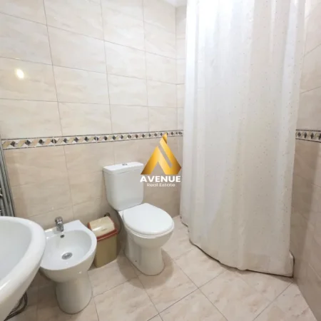 Tirane, jepet me qera apartament 1+1+Ballkon , 70 m² 430 € (rruga peti)
