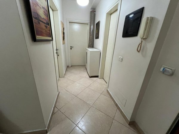 Tirane, shitet apartament 2+1+Ballkon Kati 8, 110 m² 390.000 € (rruga blloku)