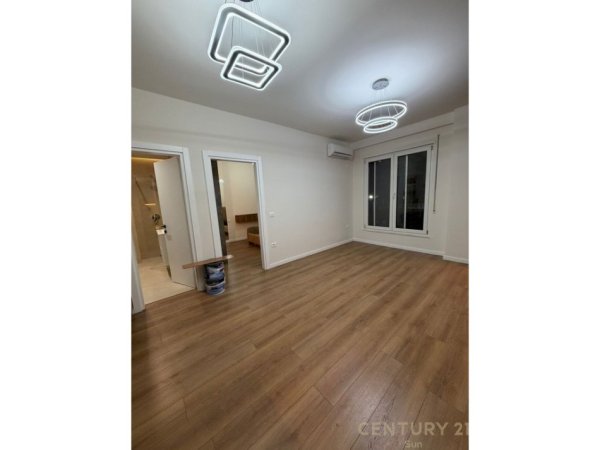 Tirane, jepet me qera apartament 1+1 Kati 2, 54 m² 750 € (Komuna e Parisit)
