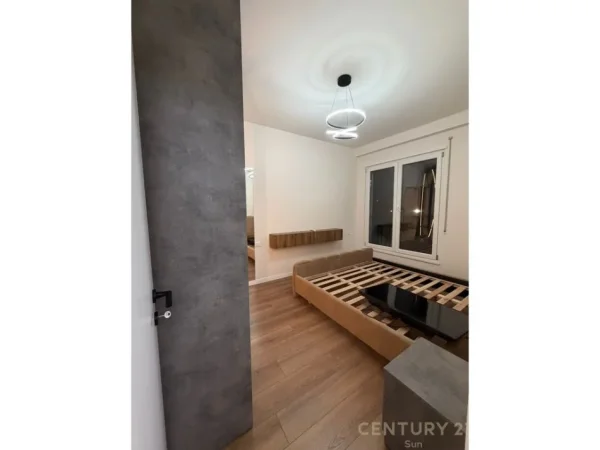 Tirane, jepet me qera apartament 1+1 Kati 2, 54 m² 750 € (Komuna e Parisit)