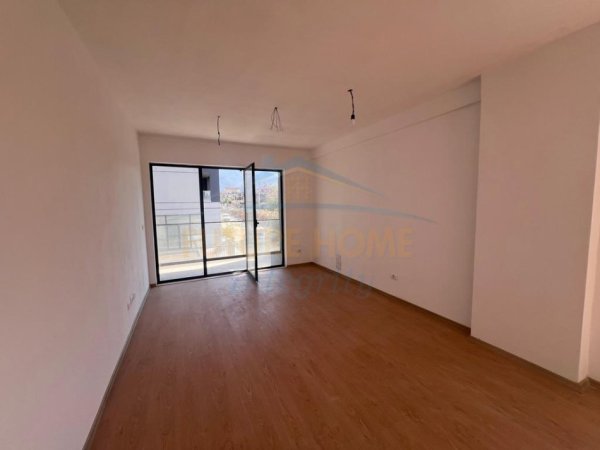 Tirane, shitet apartament 3+1+Ballkon Kati 2, 136 m² 190.148 € (RRuga 5 Maji)