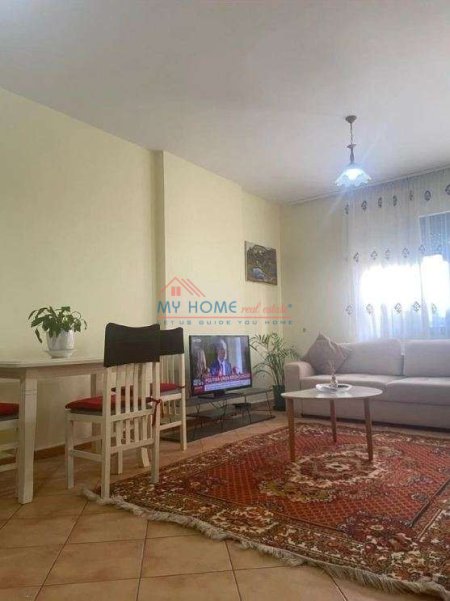 Tirane, jepet me qera apartament 1+1+Ballkon Kati 2, 60 m² 500 € (Rruga Riza Cerova)
