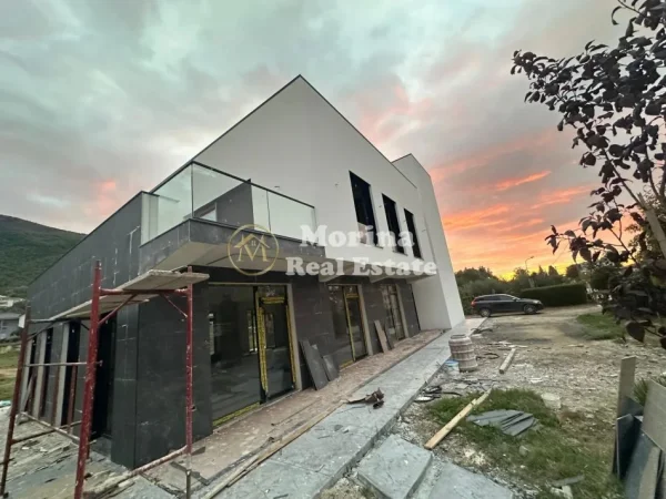 Tirane, jepet me qera ambjent biznesi Kati 1, 360 m² 3.000 € (Berzhite)