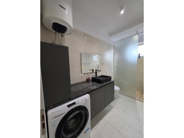 Tirane, jepet me qera apartament 2+1 Kati 5, 100 m² 1.000 € (Ish - Bllok)