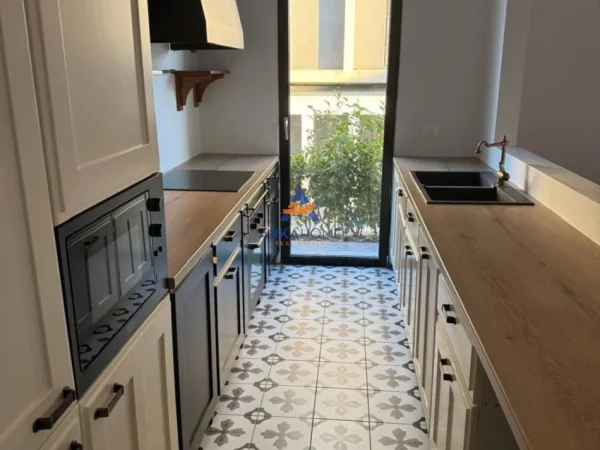Tirane, jepet me qera apartament 2+1 Kati 0, 145 m² 1.500 € 
