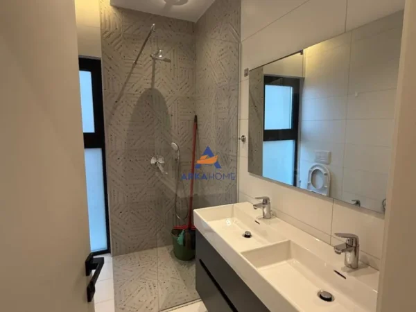 Tirane, jepet me qera apartament 2+1 Kati 0, 145 m² 1.500 € 