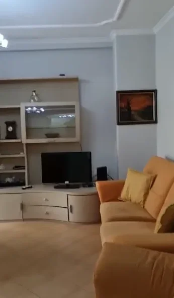 Tirane, jepet me qera apartament 2+1 Kati 3, 100 m² 650 € (KOMUNA E PARISIT)