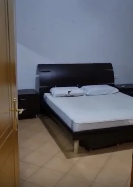 Tirane, jepet me qera apartament 2+1 Kati 3, 100 m² 650 € (KOMUNA E PARISIT)