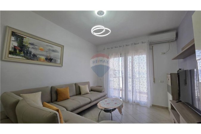 Jepet me qera 2+1+2 për Qera ne Lungomare, Vlorë