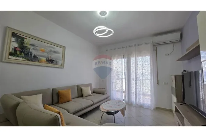 Jepet me qera 2+1+2 për Qera ne Lungomare, Vlorë