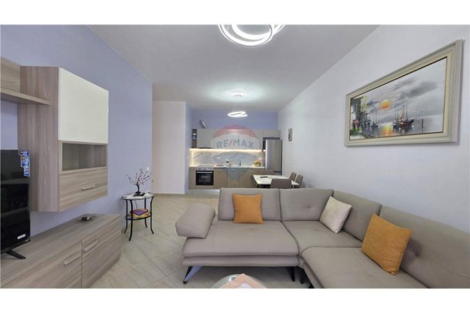 Jepet me qera 2+1+2 për Qera ne Lungomare, Vlorë