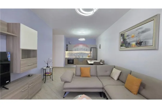 Jepet me qera 2+1+2 për Qera ne Lungomare, Vlorë