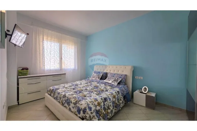 Jepet me qera 2+1+2 për Qera ne Lungomare, Vlorë