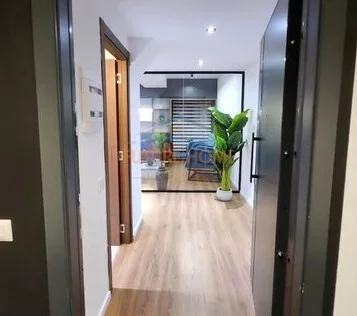 Qera, Ambient zyre,Square 21, Rruga e Kavajes, Tirane !