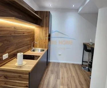 Qera, Ambient zyre,Square 21, Rruga e Kavajes, Tirane !