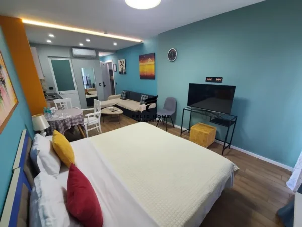 Tirane, jepet me qera garsonier Kati 9, 240 m² 3.600 € (RRUGA E KAVAJES)