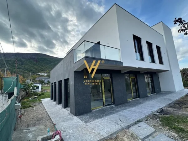 Tirane, jepet me qera ambjent biznesi Kati 0, 3.960 m² 3.000 € (BERZHITE)