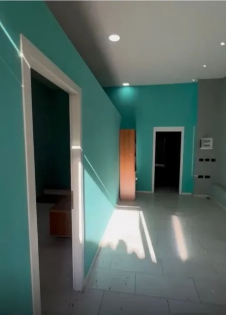 Tirane, jepet me qera ambjent biznesi Kati 0, 120 m² 500 € (qsut)