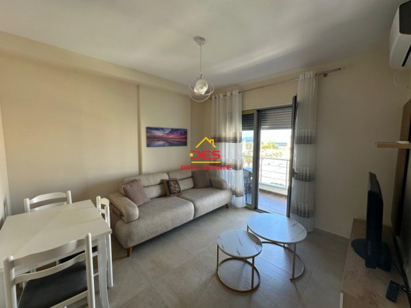 Vlore, jepet me qera apartament 1+1+Ballkon Kati 7, 65 m² 400 € (Lungomare)