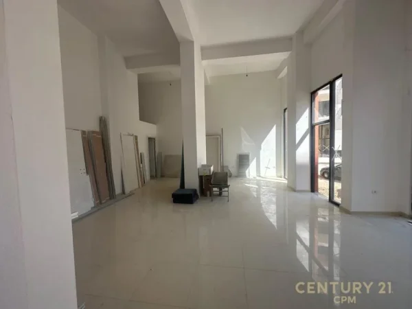 Tirane, jepet me qera ambjent biznesi Kati 0, 71 m² 1.200 € (Midis Rrugës Hoxha Tahsim dhe Rrugës Qemal Stafa)