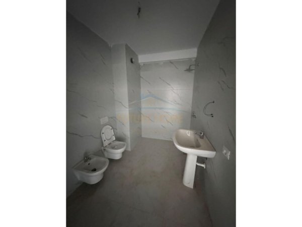 Tirane, shitet apartament 1+1 Kati 4, 66 m² 88.000 € (Paskuqan)