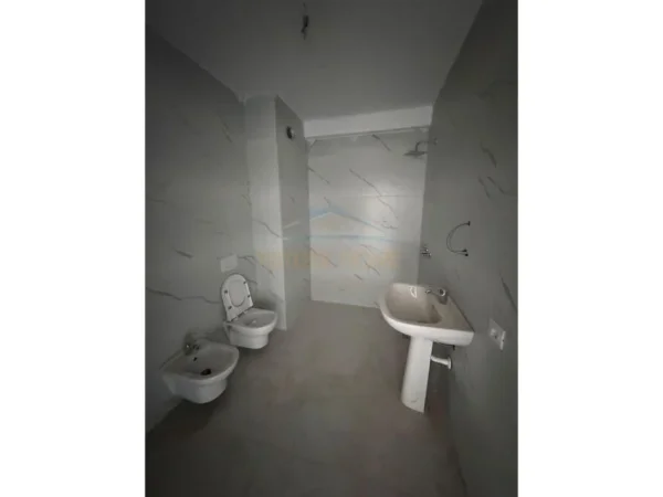 Tirane, shitet apartament 1+1 Kati 4, 66 m² 88.000 € (Paskuqan)