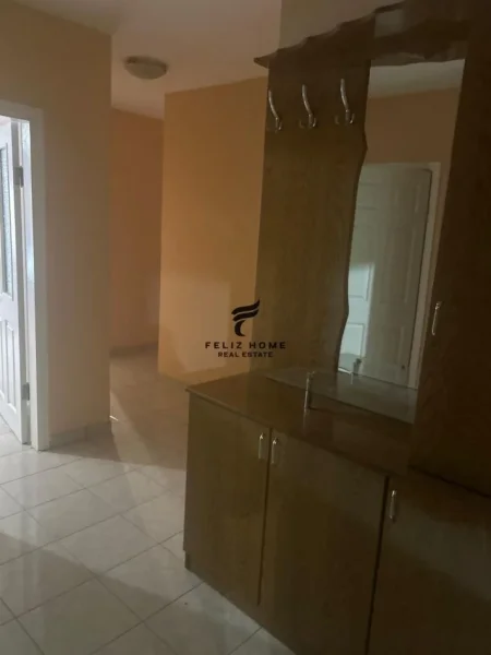 Tirane, jepet me qera apartament 2+1 Kati 4, 110 m² 500 € (LAPRAKE)