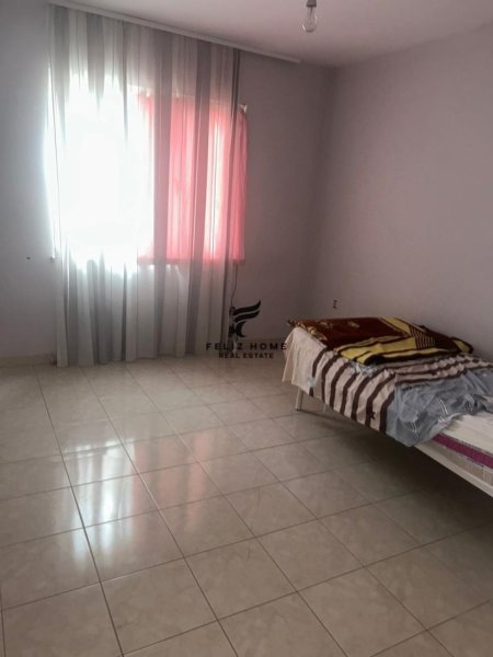 Tirane, jepet me qera apartament 2+1 Kati 4, 110 m² 500 € (LAPRAKE)