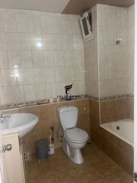 Tirane, jepet me qera apartament 2+1 Kati 4, 110 m² 500 € (LAPRAKE)