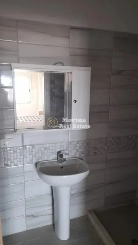 Durres, jepet me qera apartament 2+1 Kati 9, 90 m² 450 € (Durres)