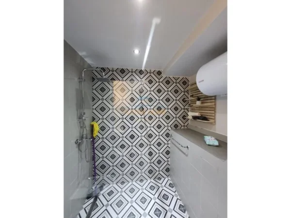 Tirane, jepet me qera ambjent biznesi Kati 11, 76 m² 1.000 € (Square 21, Rruga e Kavajes)